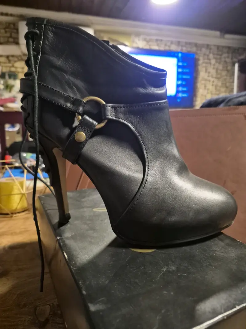 Botines de tacón alto negros - 1