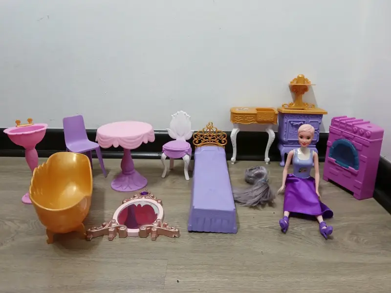 Set muñeca y muebles juguete - 1