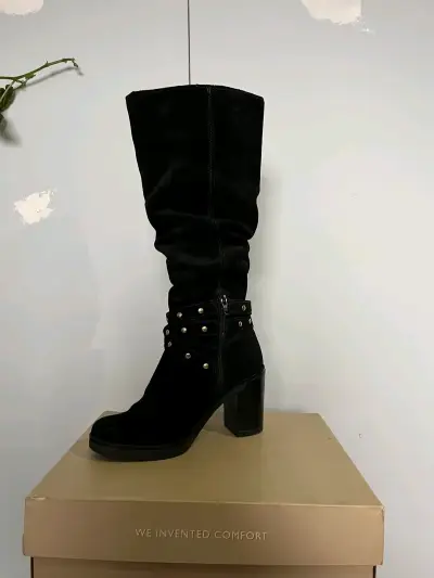 Bota negra de tacón alto - miniatura 1