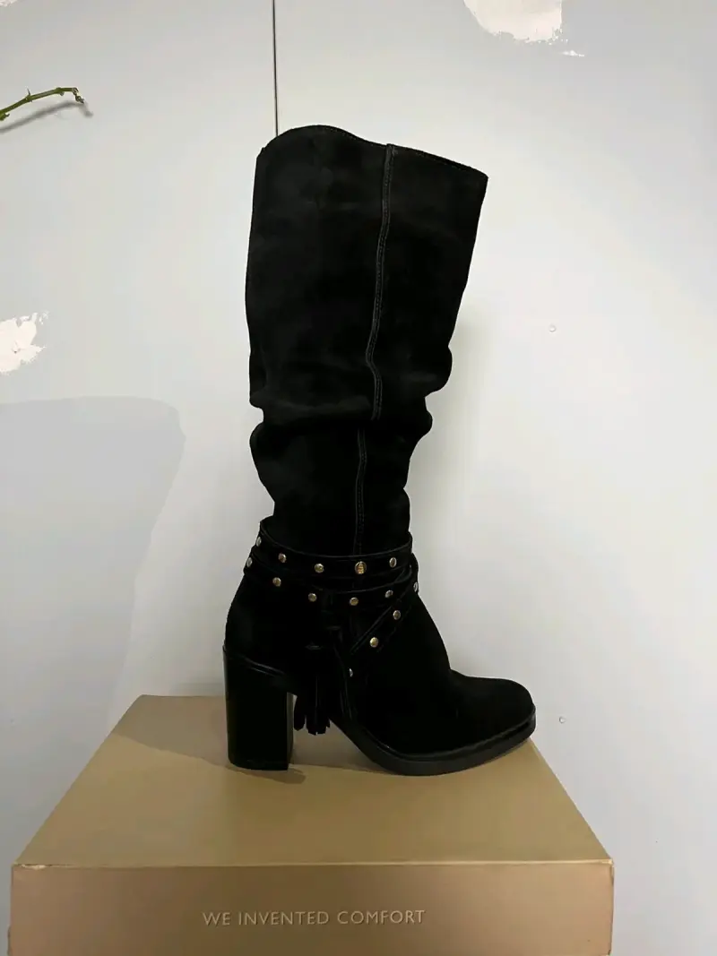 Bota negra de tacón alto - 2