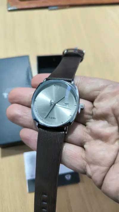 Reloj clásico TOMI cuero marrón - miniatura 1