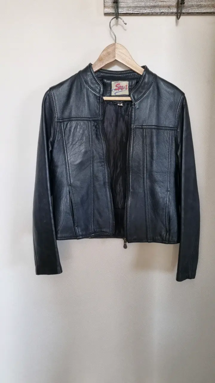 Chaqueta de cuero negra - 1