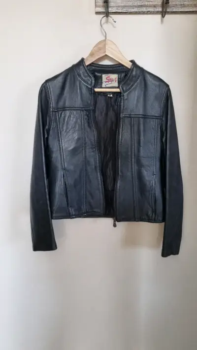 Chaqueta de cuero negra - miniatura 1