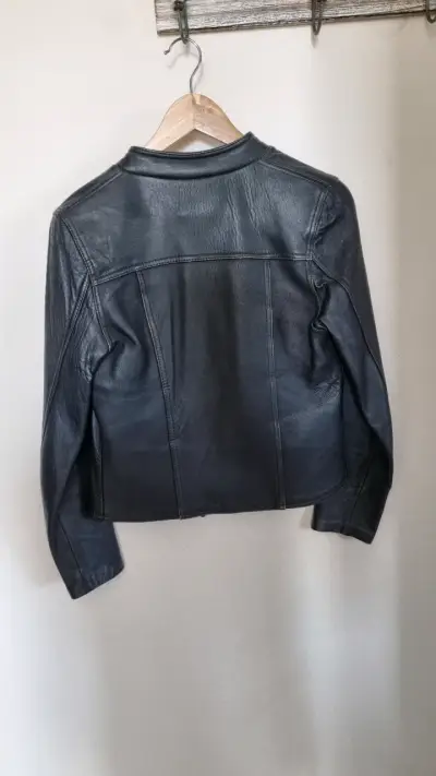 Chaqueta de cuero negra - miniatura 2