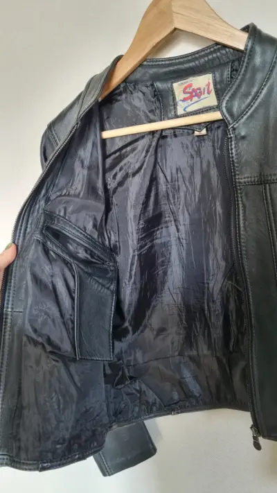 Chaqueta de cuero negra - miniatura 3