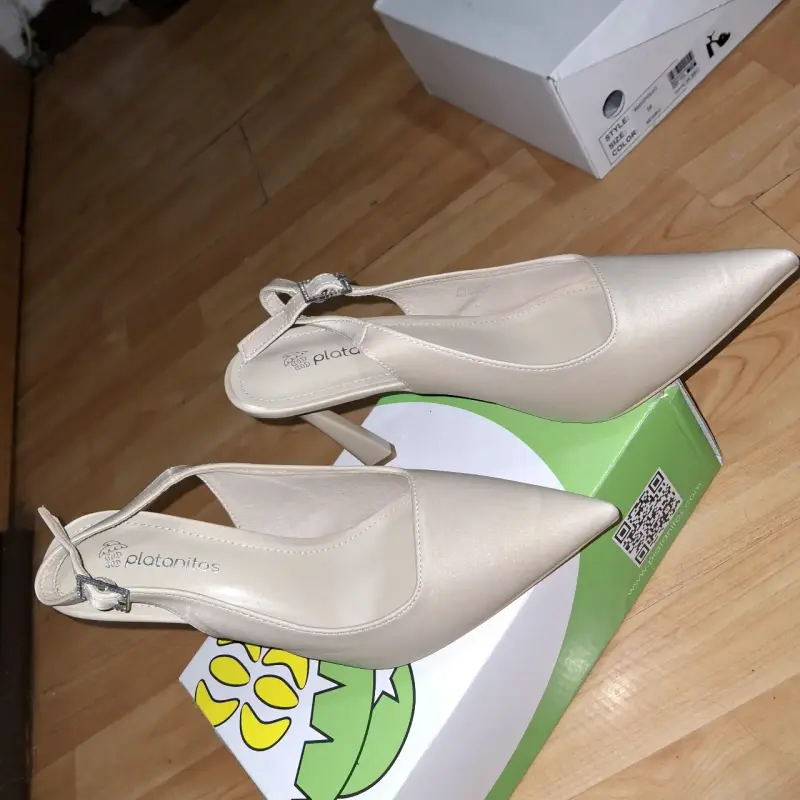 Zapatos beige de taco bajo - 2