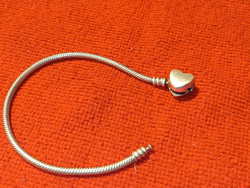 Pulsera de cadena con dije corazón - 1