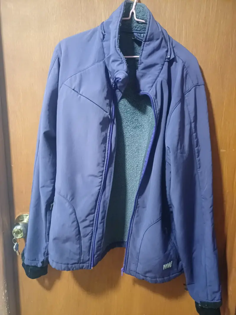 Chaqueta lila de soft shell con gorro talla L - 1