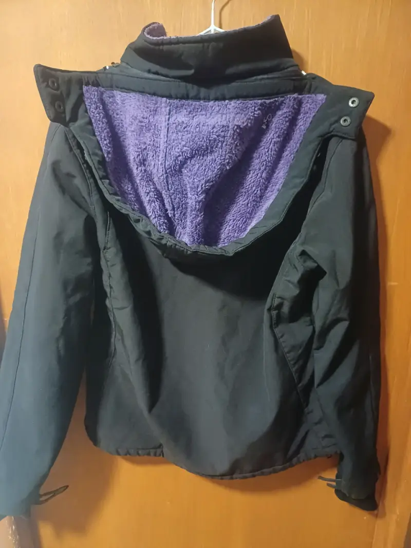 Chaqueta negra de talla L con interior acolchado - 2