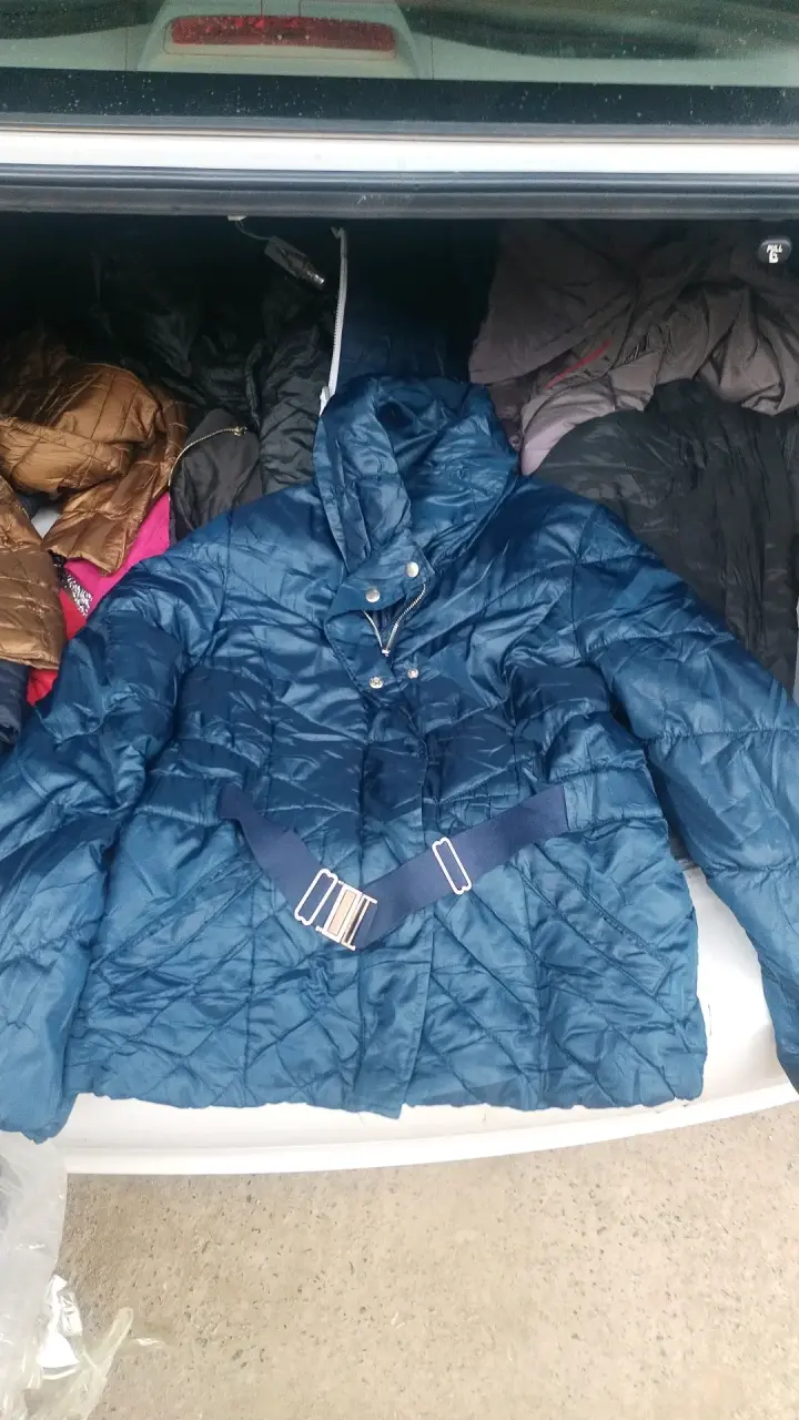 Chaqueta gris con capucha - 2