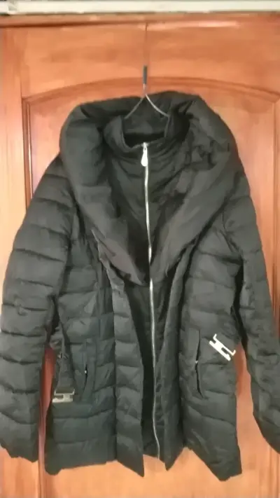 Chaqueta gris con capucha - miniatura 4