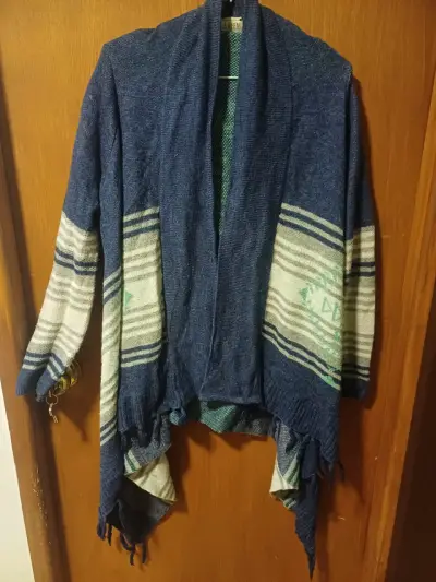 Cárdigan azul con diseño, forma irregular - miniatura 1