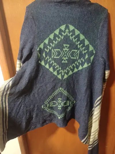 Cárdigan azul con diseño, forma irregular - miniatura 3
