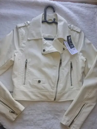 Chaqueta blanca de cuero sintético - miniatura 4