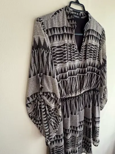 Vestido marca Therapy - miniatura 2