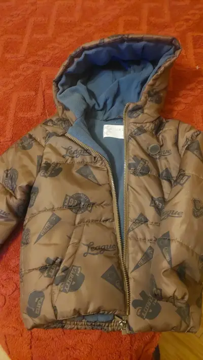 Chaqueta infantil con capucha - miniatura 1