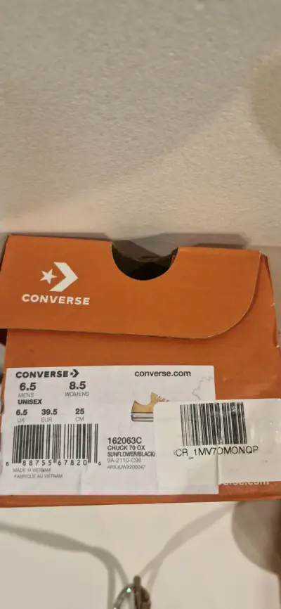 Zapatillas amarillas con cordones - miniatura 3