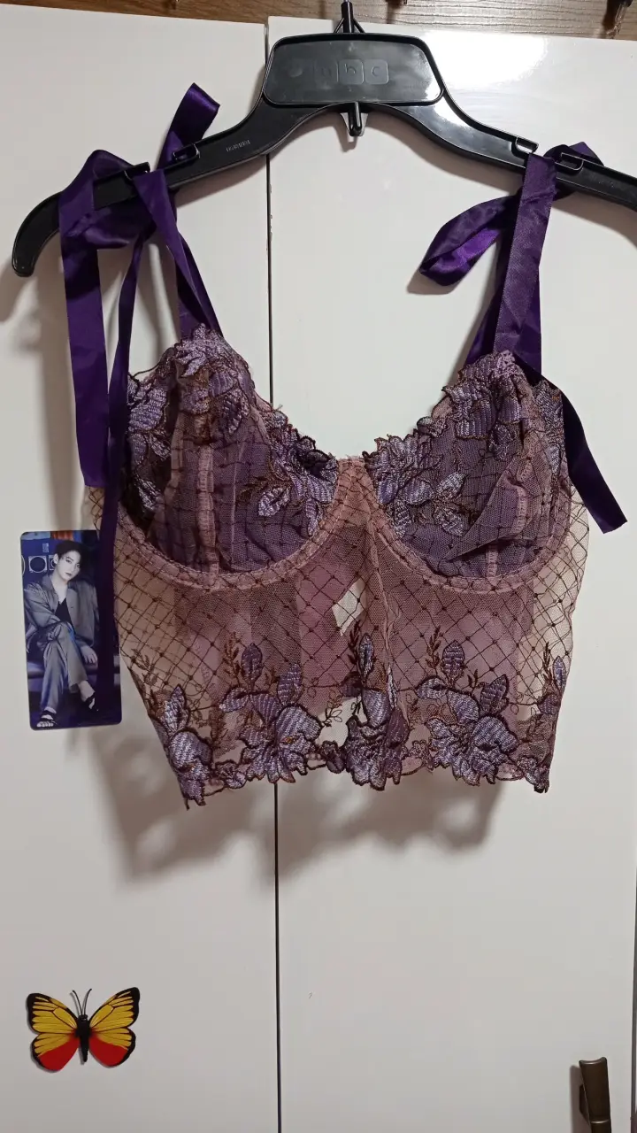 Top lila de encaje floral talla M