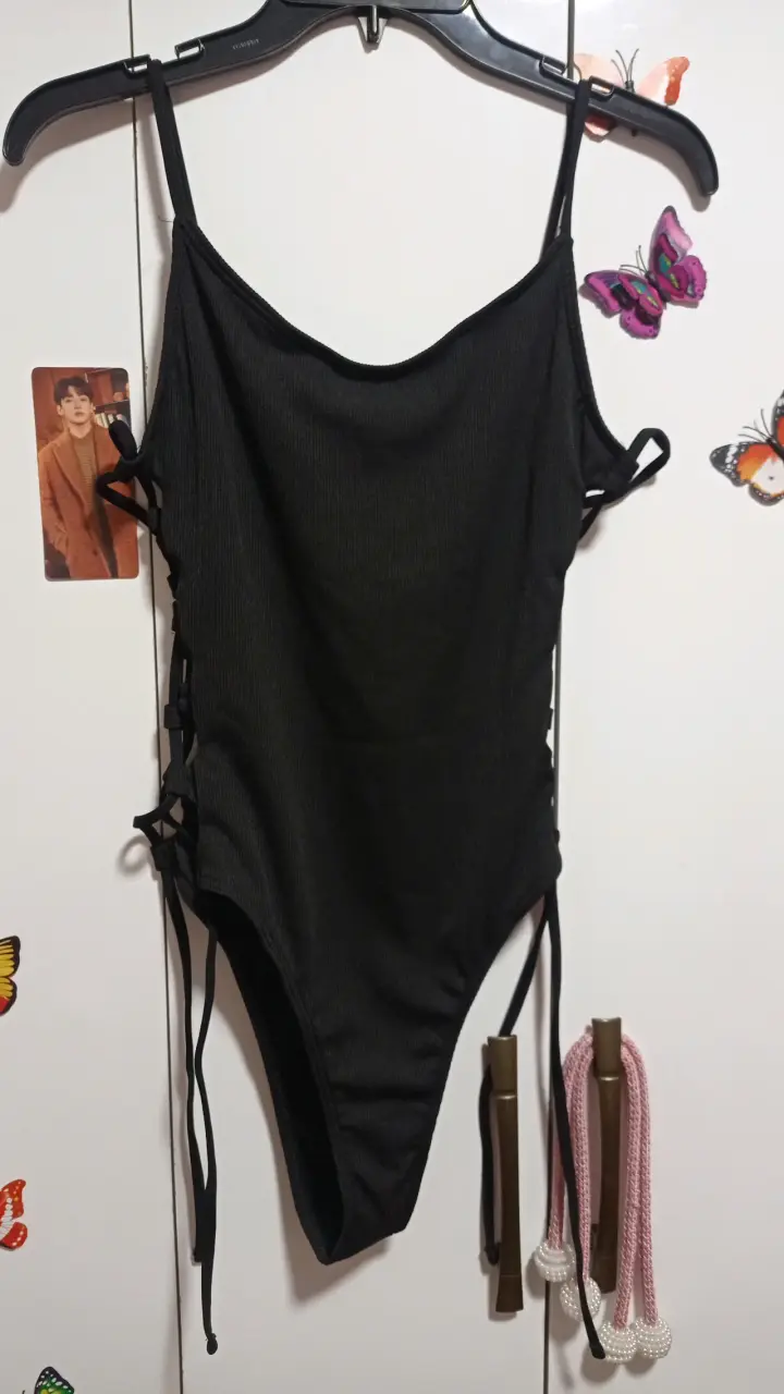Bodysuit negro con tirantes talla s/m