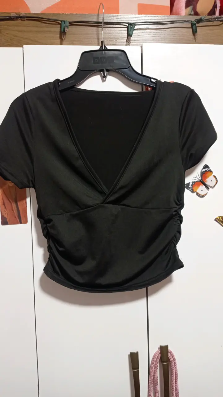 Top negro con escote cruzado talla M 1 uso