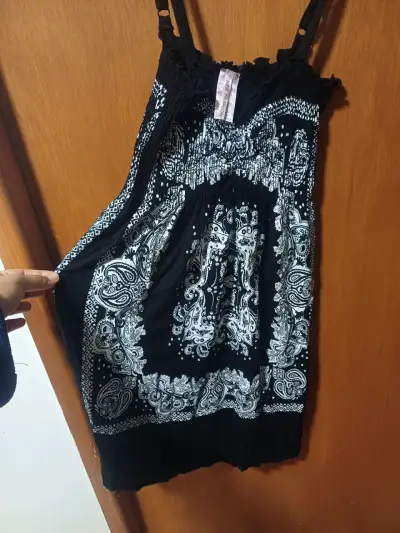 Vestido negro con diseño paisley - miniatura 2