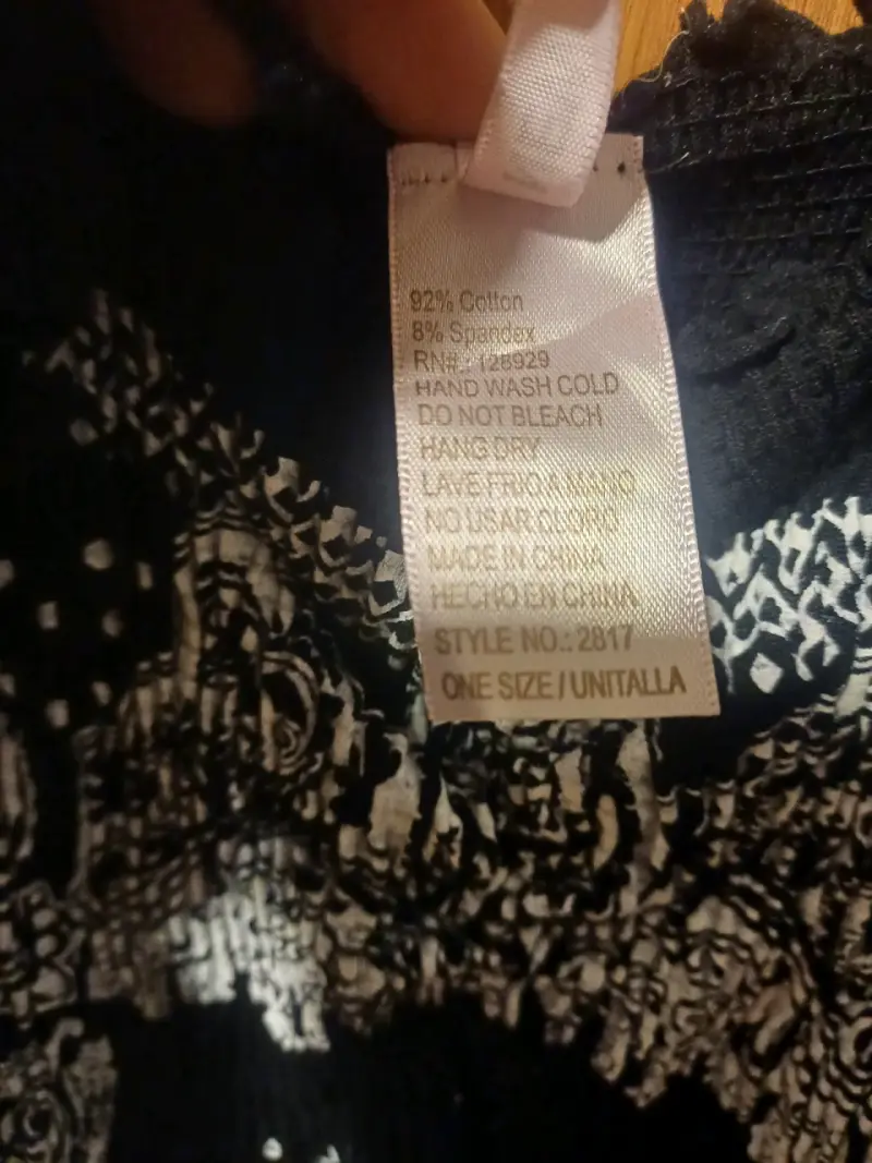Vestido negro con diseño paisley - 4