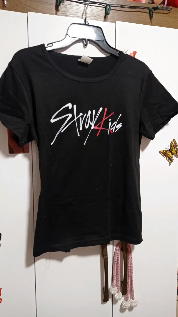 Polera negra Stray Kids talla m