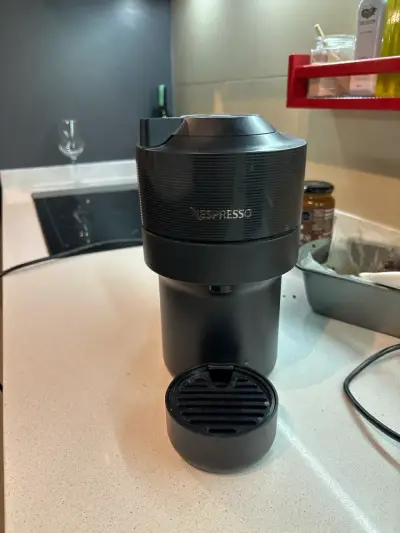 Cafetera Nespresso negra - miniatura 2