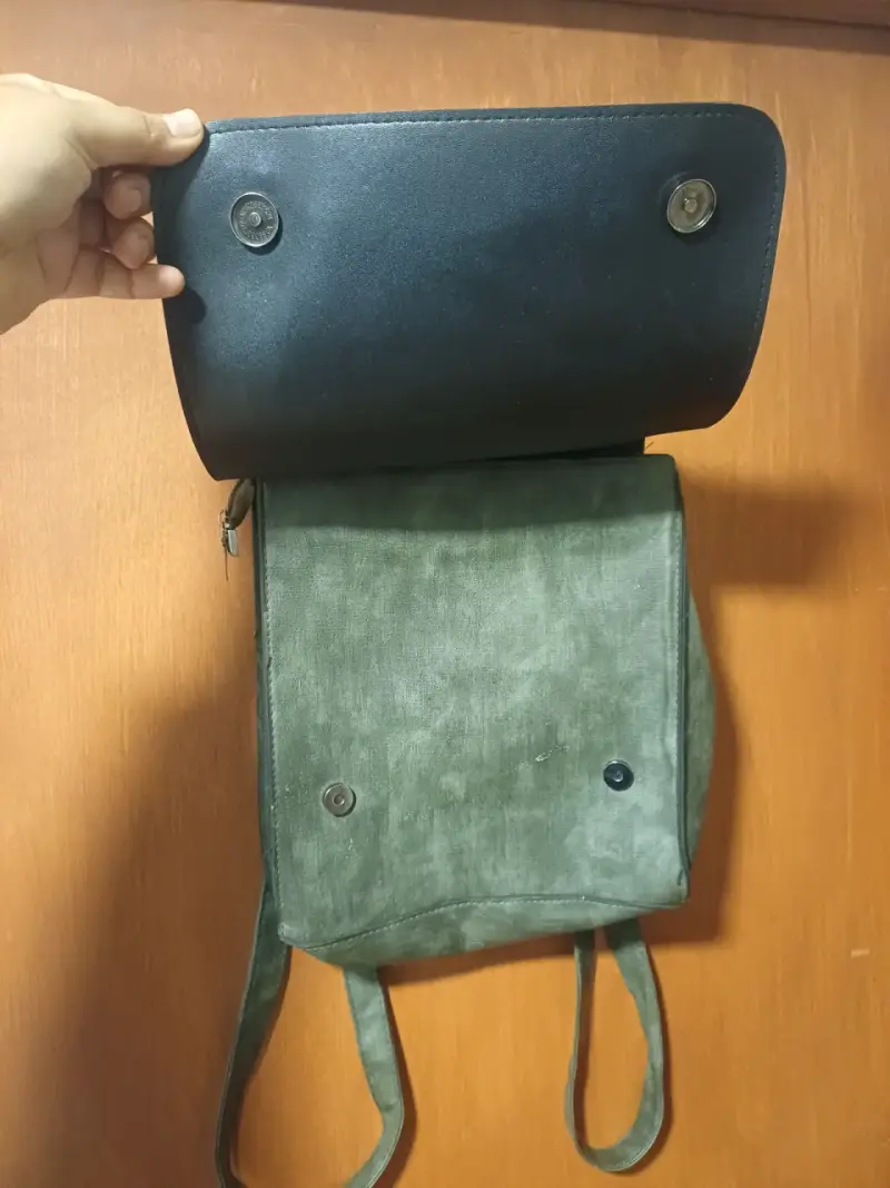 Mochila verde estilo moderno - 2
