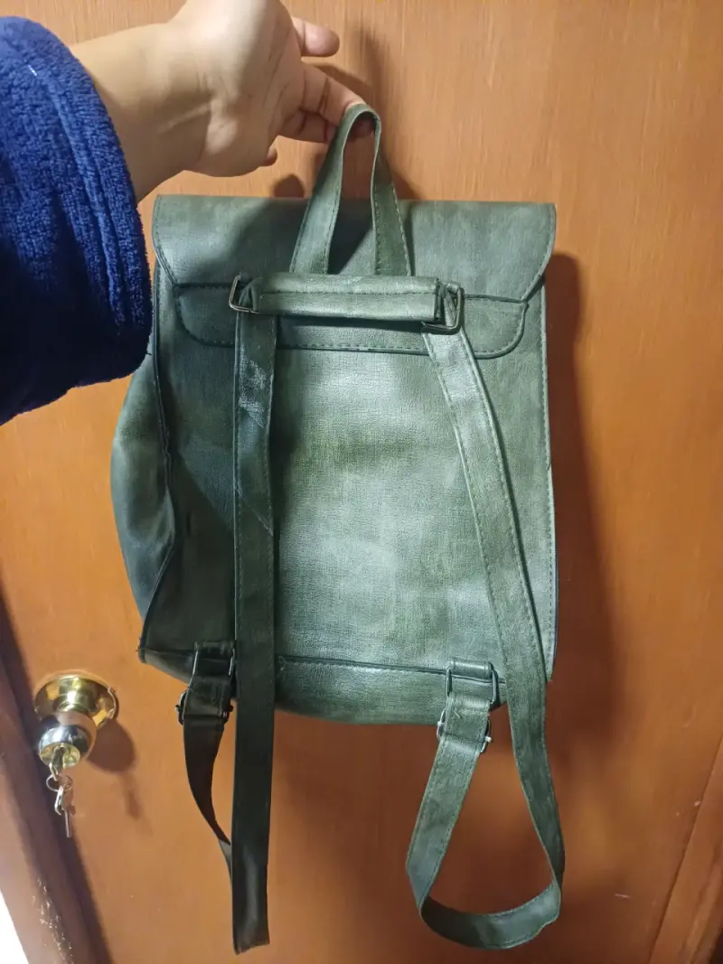 Mochila verde estilo moderno - 3