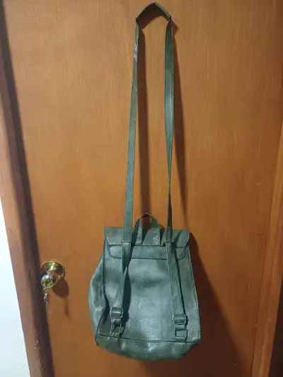 Mochila verde estilo moderno - miniatura 4
