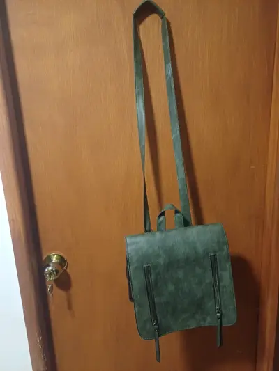 Mochila verde estilo moderno - miniatura 5
