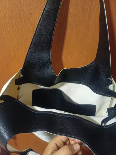 Bolso blanco con detalles negros - miniatura 2