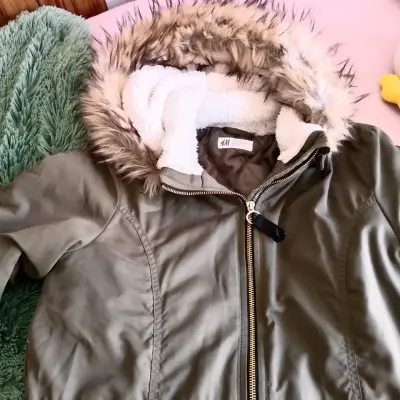Parka verde con capucha de piel - miniatura 3