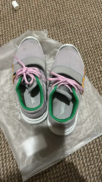 Zapatillas deportivas gris y rosa - miniatura 2