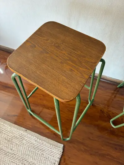 Piso / Taburete de madera y metal - miniatura 1