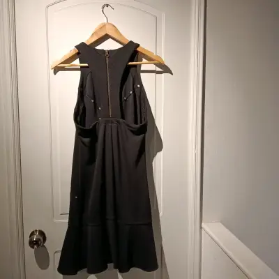Vestido negro con cremallera trasera - miniatura 1