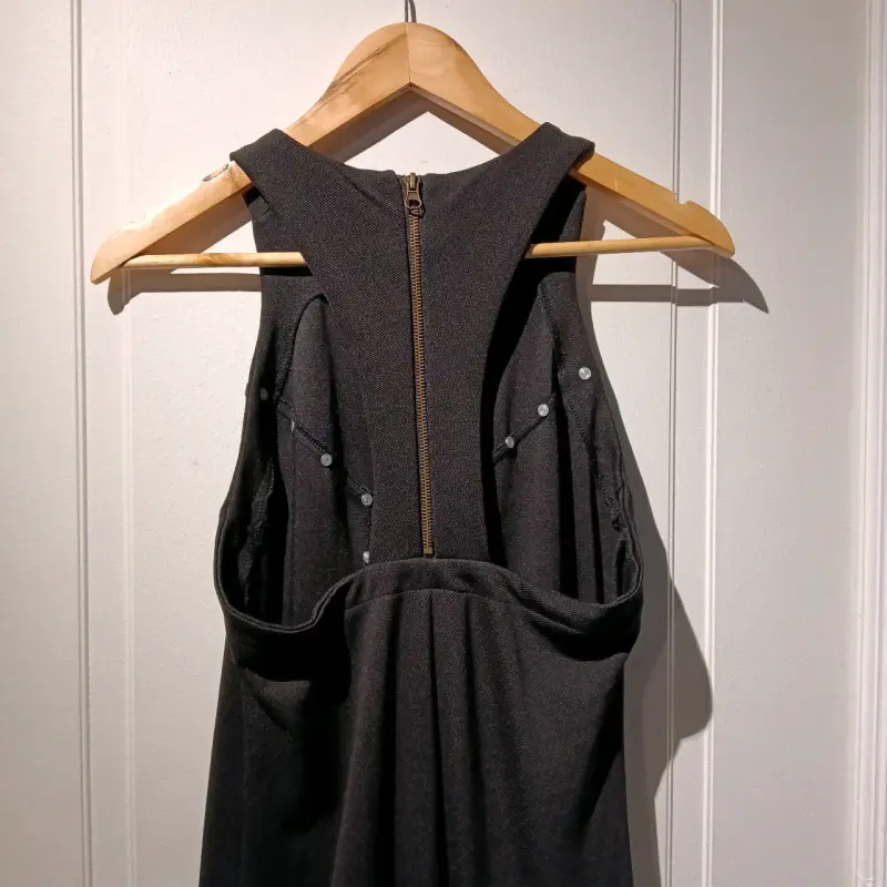 Vestido negro con cremallera trasera - 3