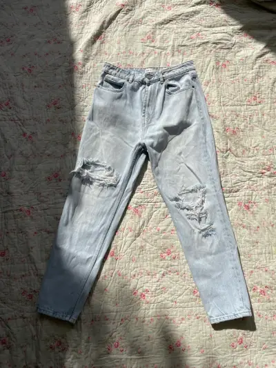 Jeans celestes rasgados - miniatura 1