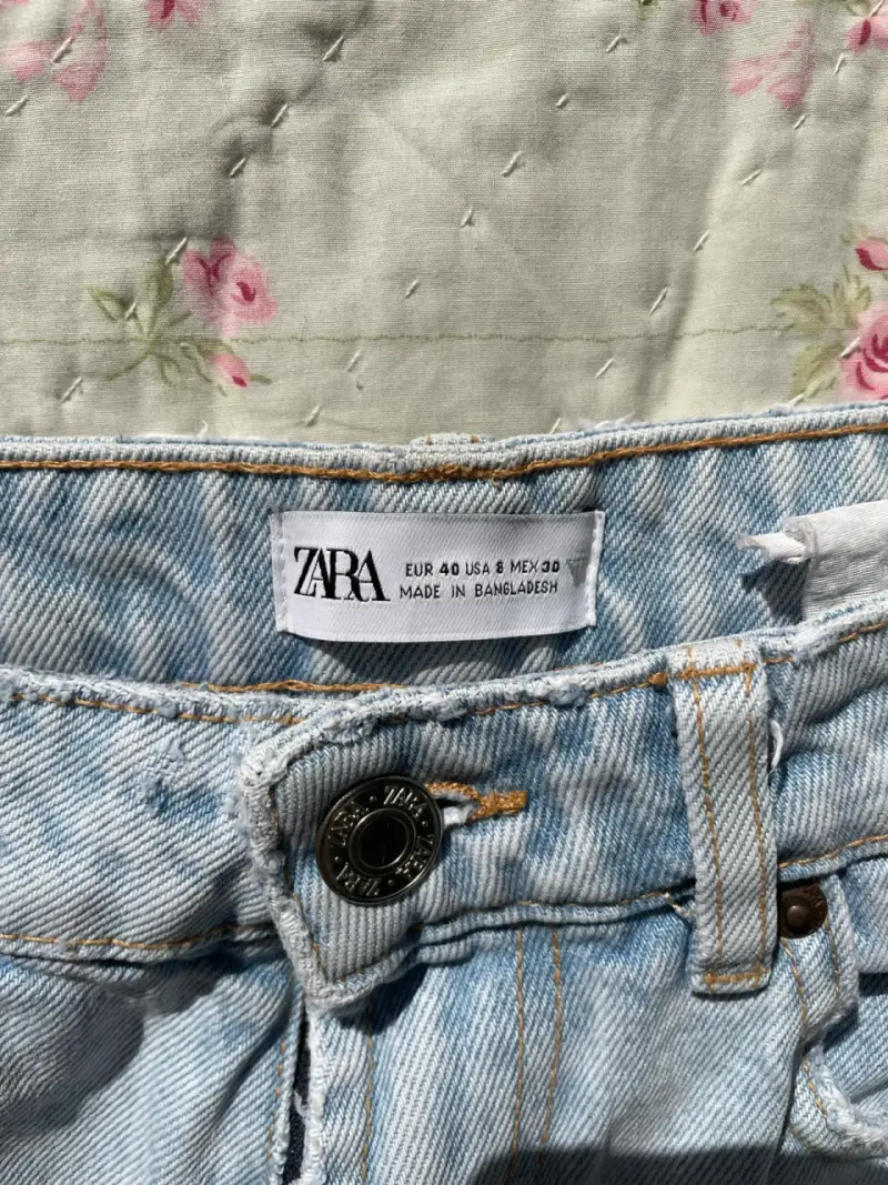 Jeans celestes rasgados - 2