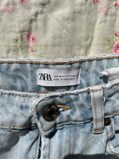 Jeans celestes rasgados - miniatura 2