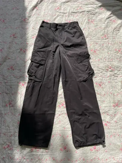Pantalones cargo negros - miniatura 1