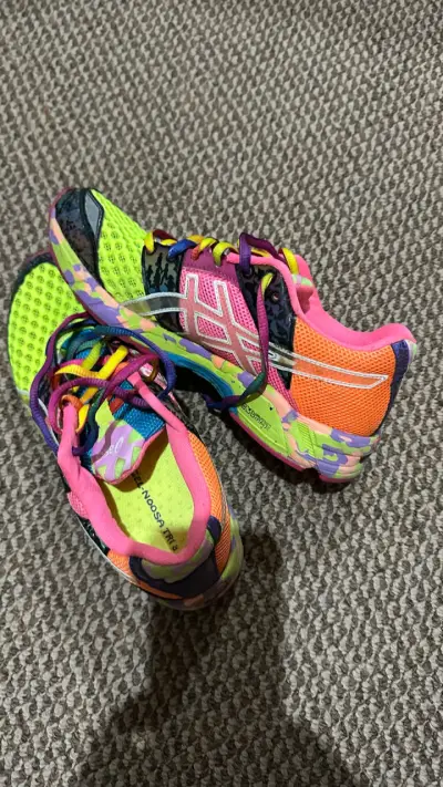 Zapatillas deportivas coloridas - miniatura 1