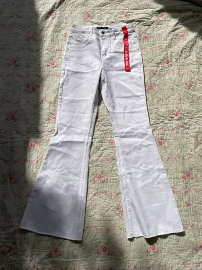 Pantalones acampanados blancos - miniatura 1