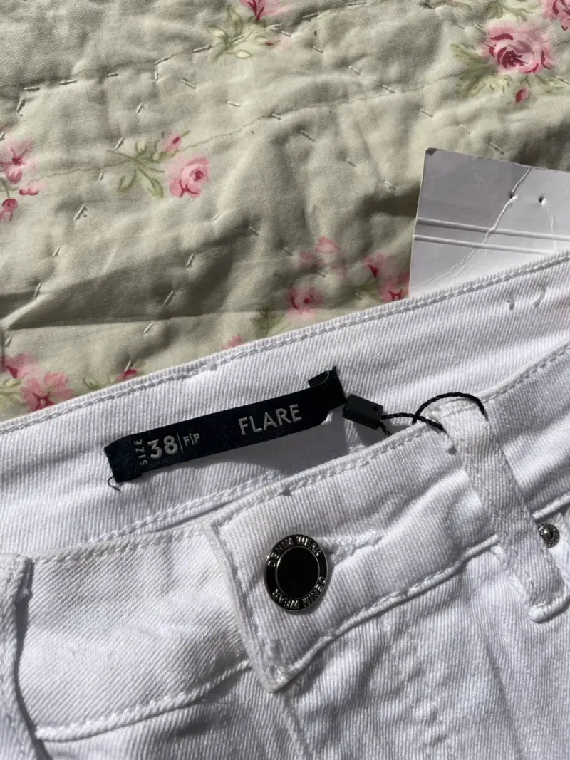 Pantalones acampanados blancos - 2