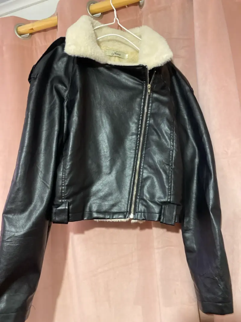 Chaqueta de cuero negra con forro