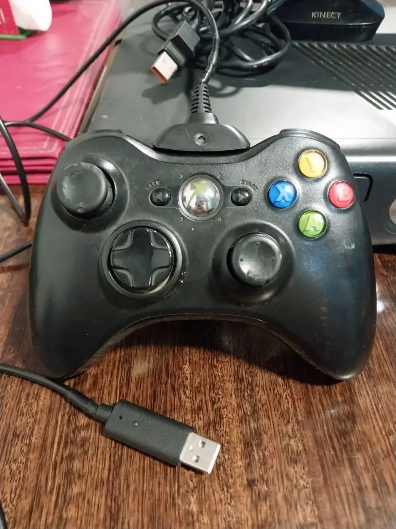 Consola Xbox 360 con Kinect y juegos - 4