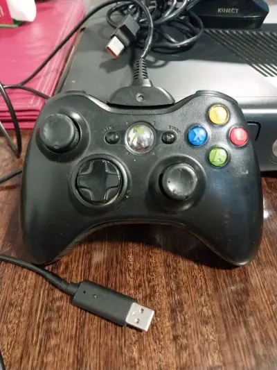 Consola Xbox 360 con Kinect y juegos - miniatura 4