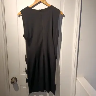 Vestido blanco y negro elegante - miniatura 3