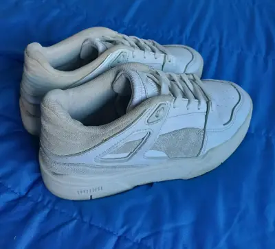 Zapatillas blancas Puma usadas - miniatura 2